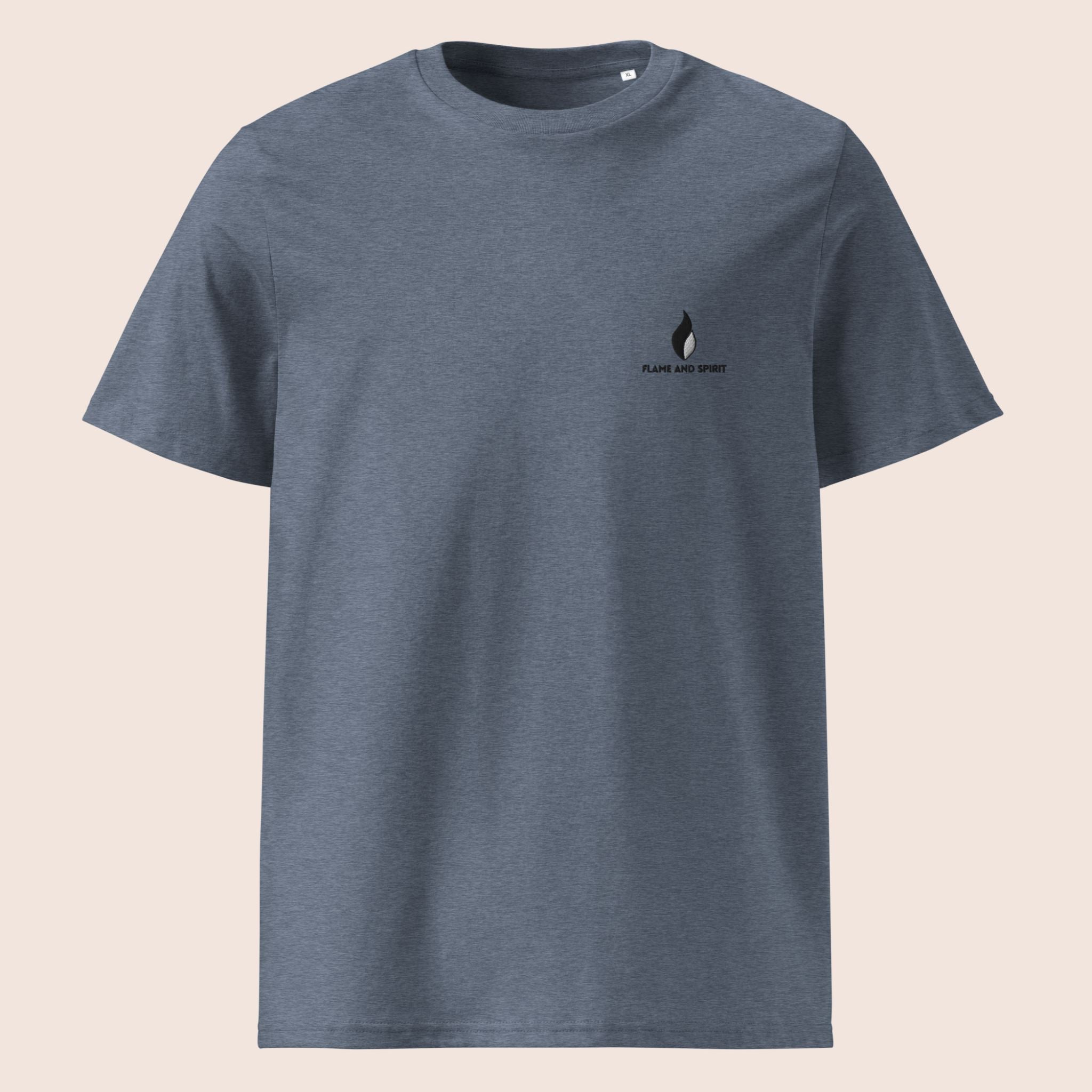 t-shirt unisexe bleu gris brodé à l'avant poitrine gauche logo flame and spirit et imprimé dans le dos avec un design simple de lune et soleil et le message inspirant merci univers