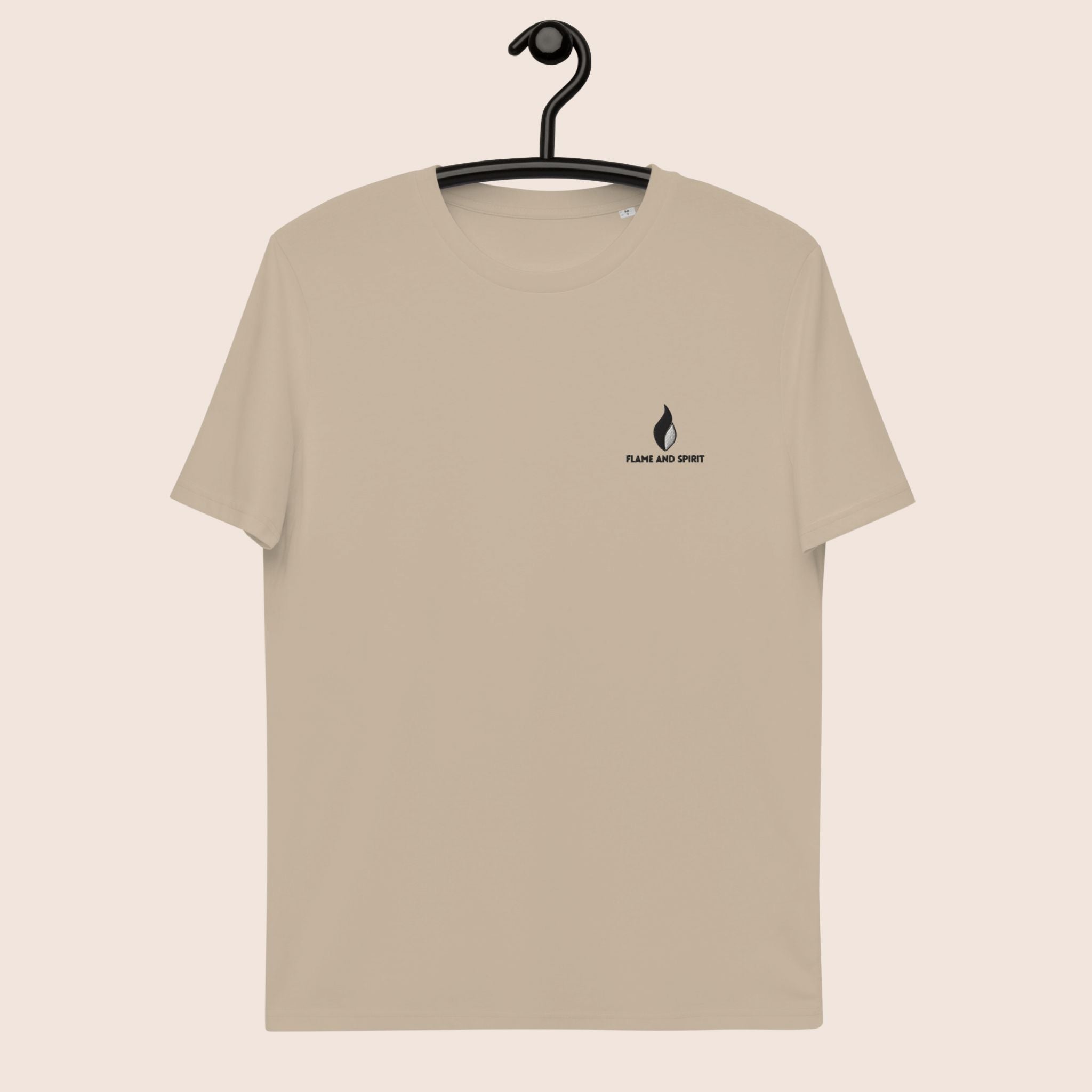 T-shirt non genré avec phrase d'inspiration dans le dos Le temps n'attend pas et symbole de montagnes graphiques. Logo imprimé Flame and Spirit poitrine gauche.