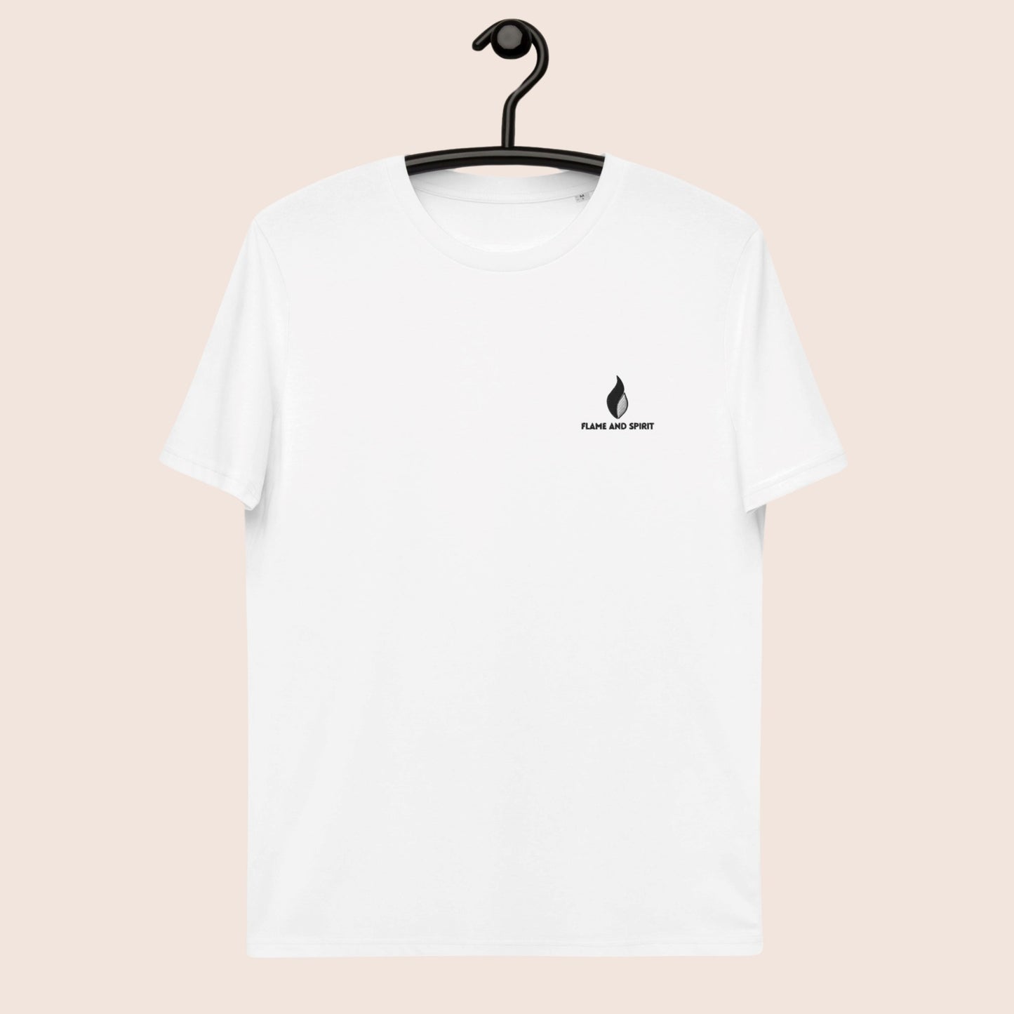 T-shirt unisexe, avec phrase de détermination dans le dos, Le plan B n'existe pas, au centre d'un symbole graphique de visée noir sur fond blanc. Logo brodé Flame and Spirit poitrine gauche.