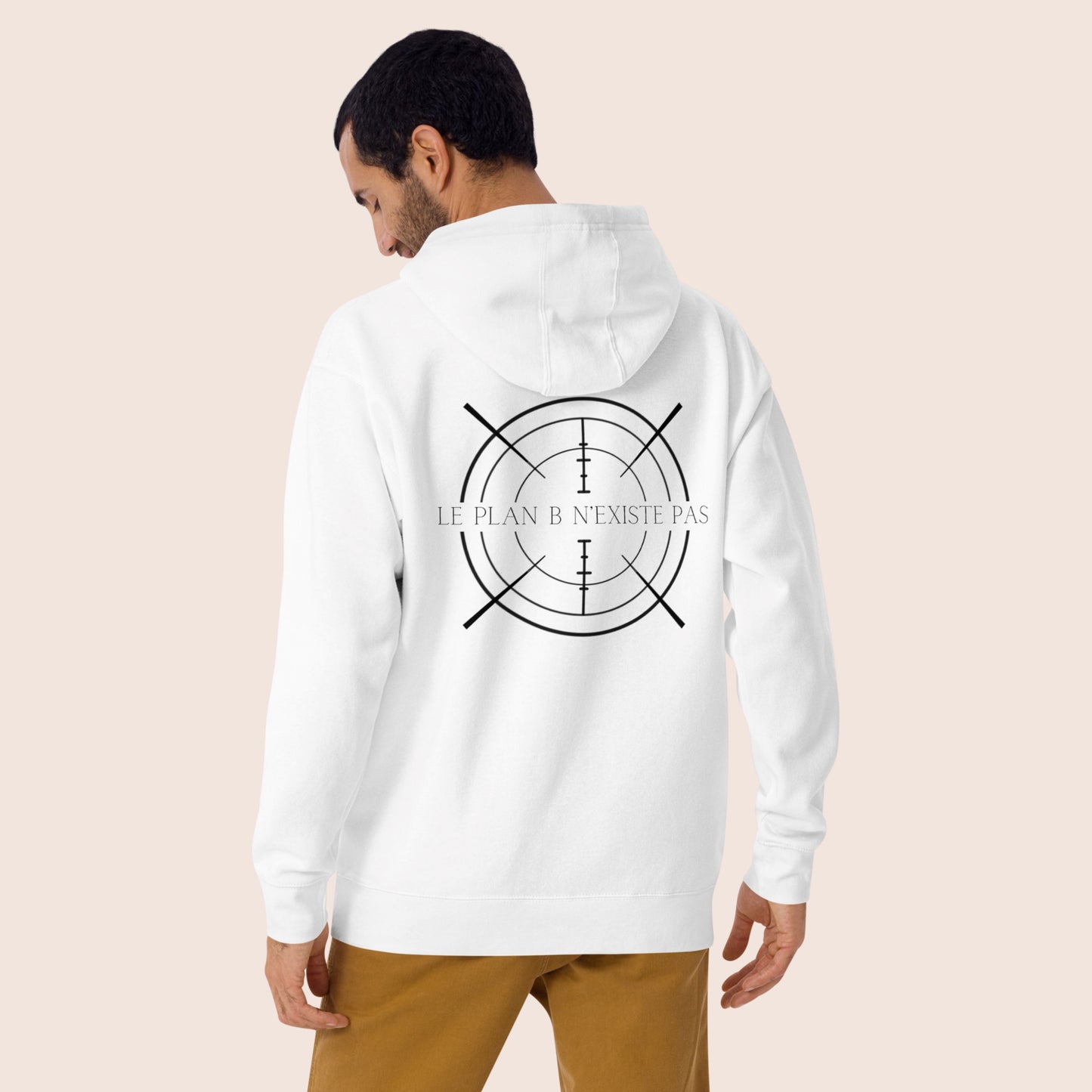 Sweat à capuche unisexe, avec phrase de détermination dans le dos, Le plan B n'existe pas, au centre d'un symbole graphique de visée noir sur fond blanc. Logo brodé Flame and Spirit poitrine gauche.