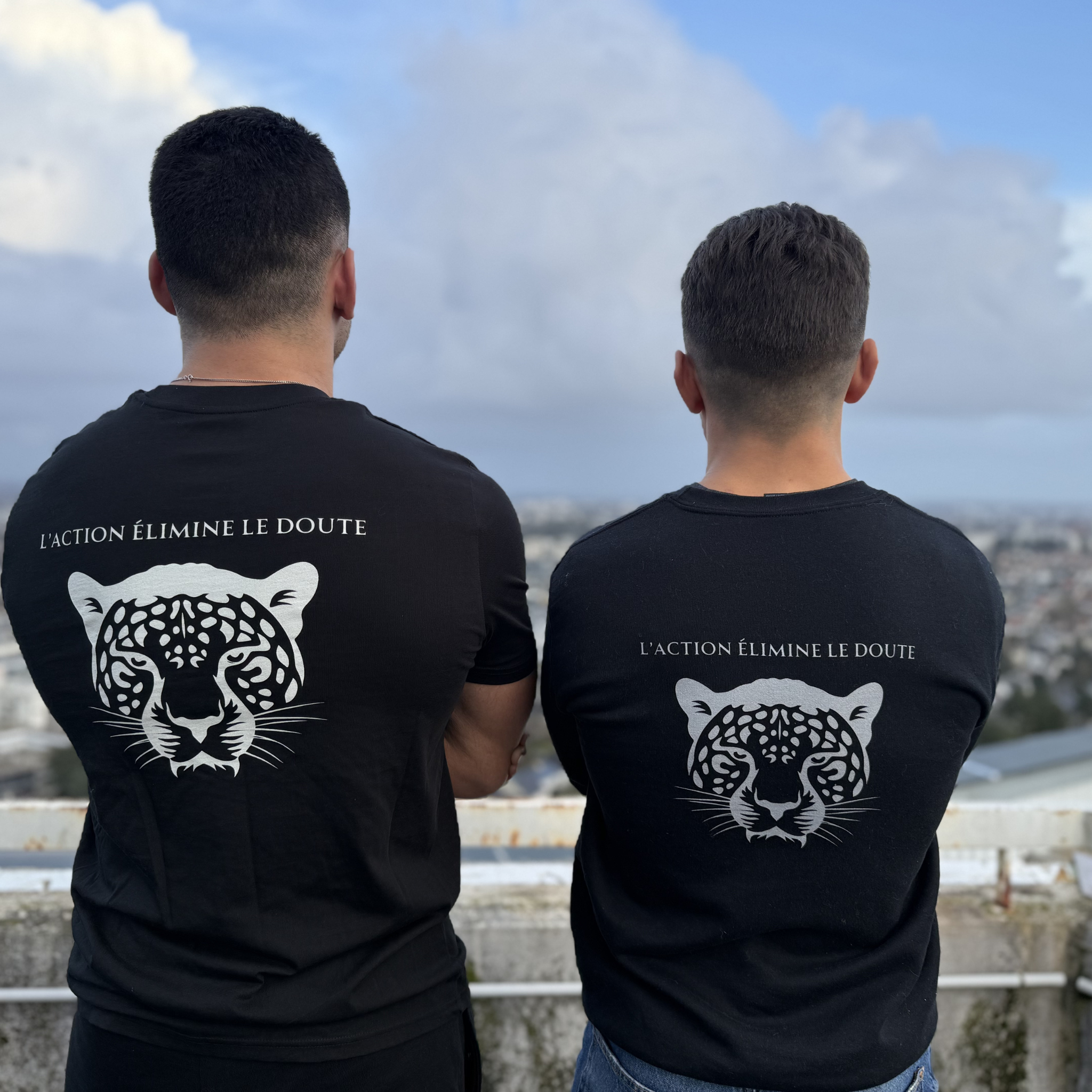 Giovanni Helias × Flame and Spirit - T-shirt L’Action élimine le doute