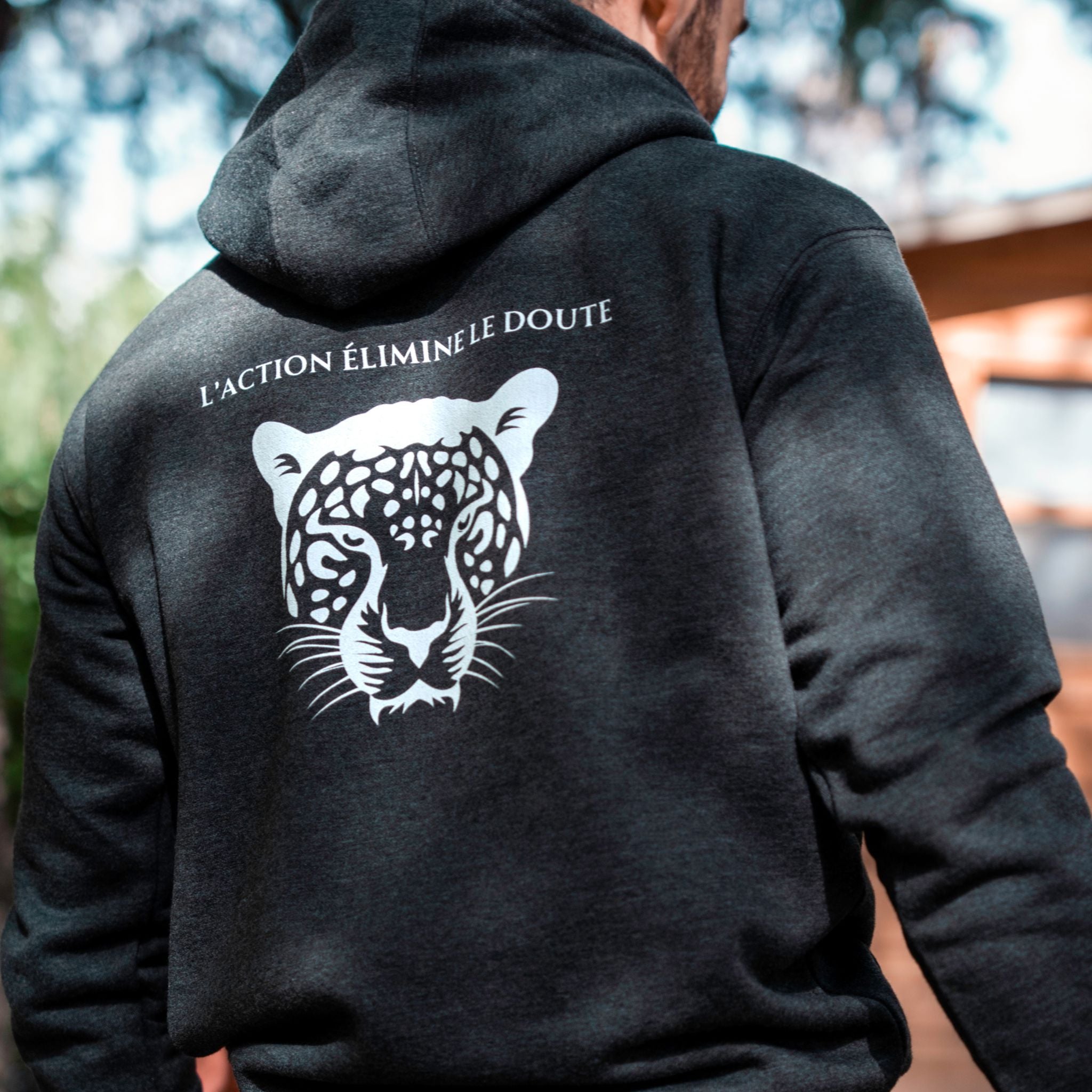 Sweat à capuche gris foncé ation élimine le doute flame and spirit